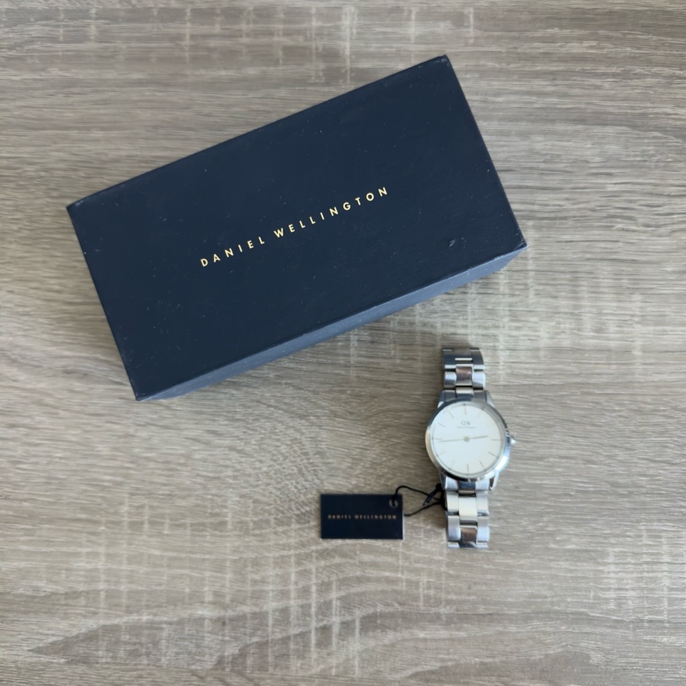 Daniel Wellington Silver Tone Watch with Box